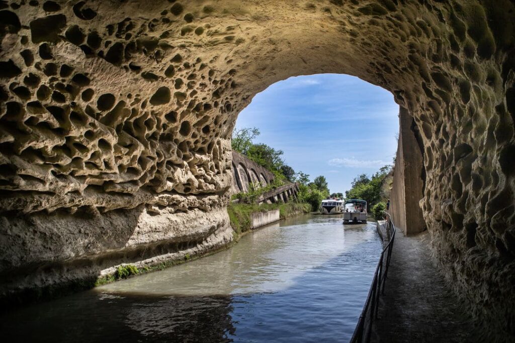 Jeux de pistes , découverte du patrimoine autour de Vendres Plage : le tunnel de Malpas